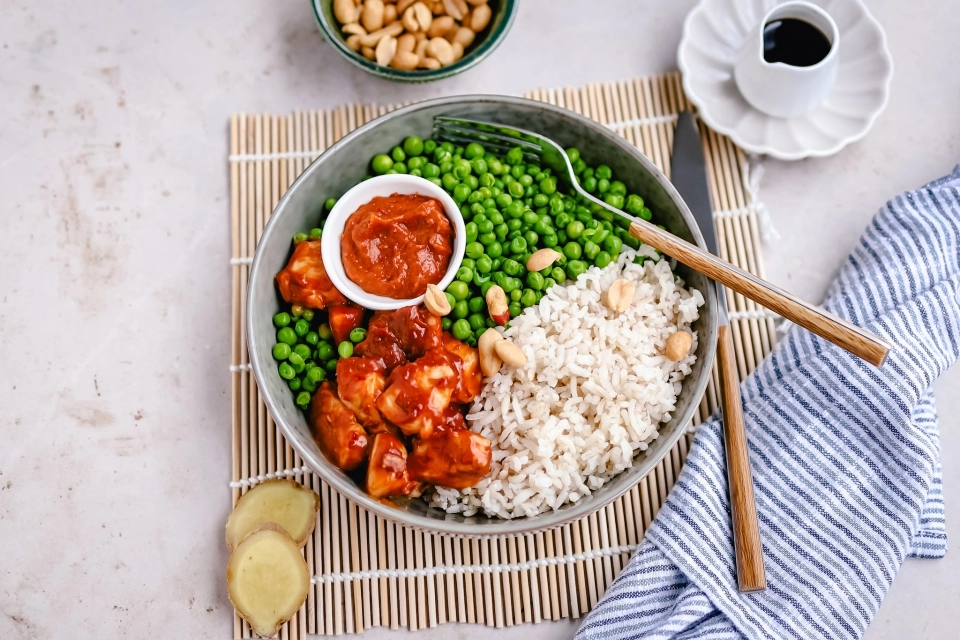 Chicken satay bowl with rice & garden peas