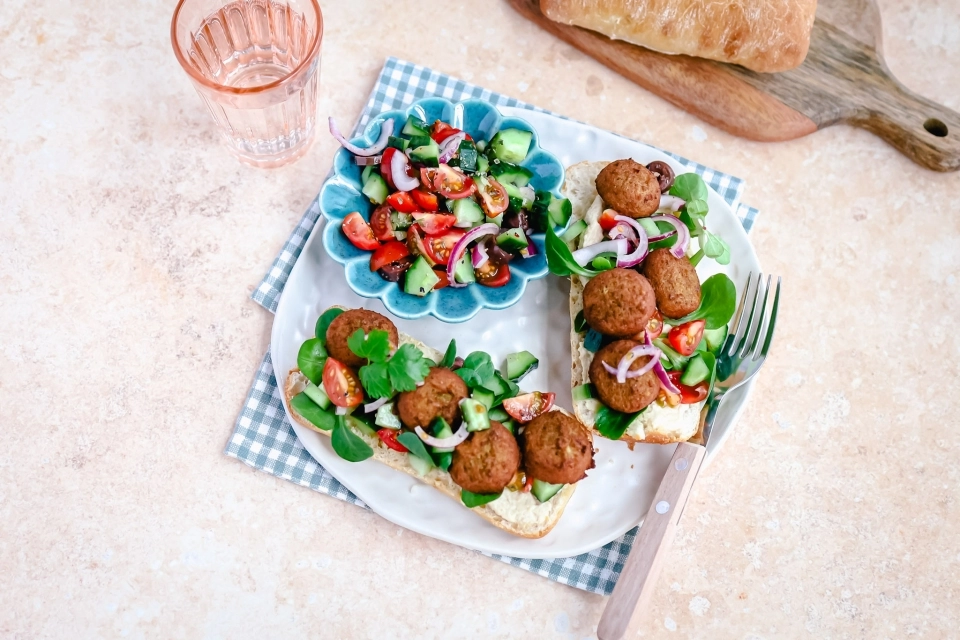 Ciabatta with hummus, falafel & salad