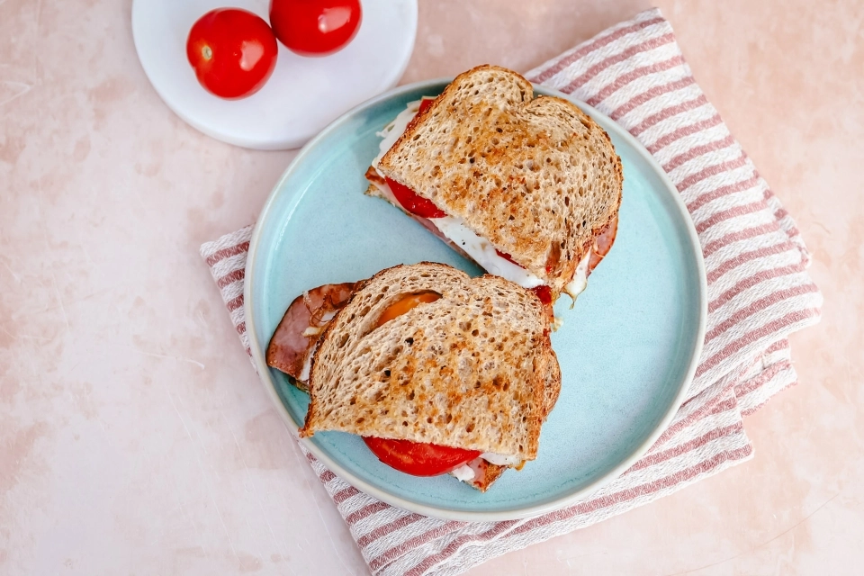 Ham & egg breakfast sandwich