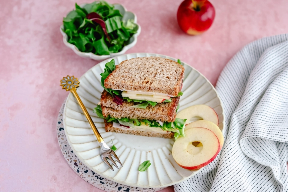 Ham & apple sandwich