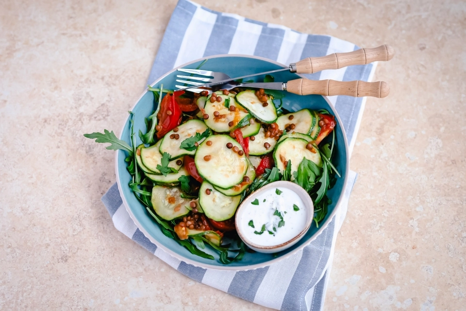 Lentil salad with tomato & zucchini