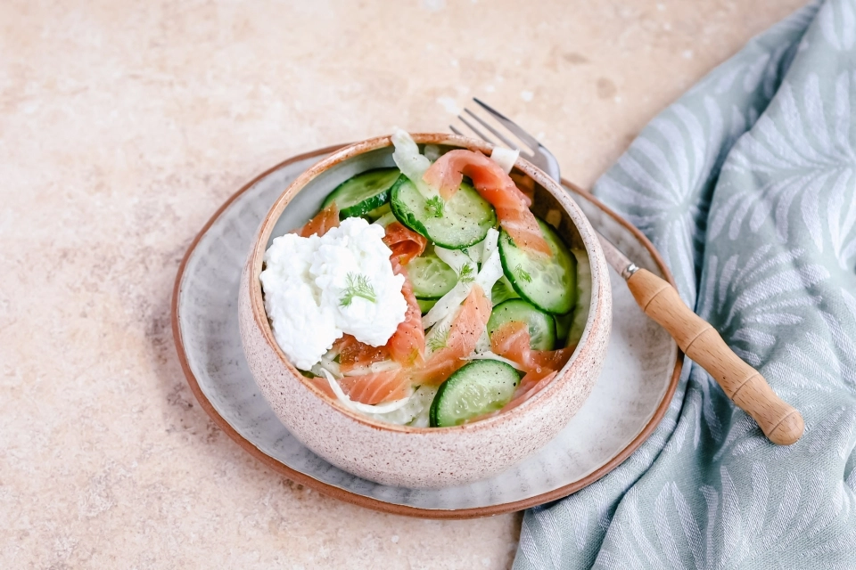 Sweet-sour salad with fennel & smoked salmon