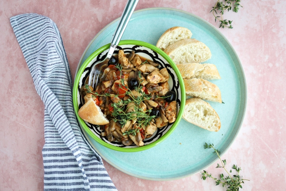 Chicken cacciatore with black olives