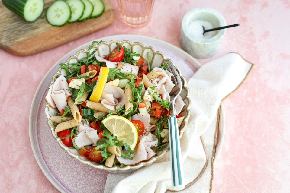 Pasta salad with turkey & mozzarella
