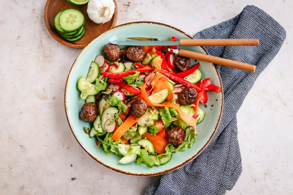 Thai salad with peanut meatballs