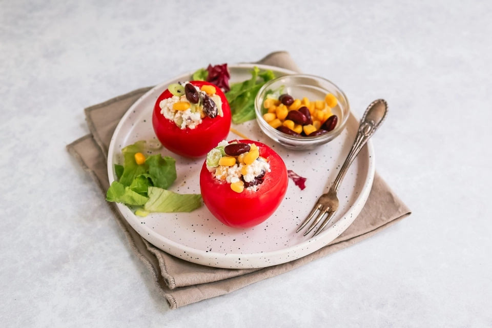 Protein-rich stuffed tomatoes