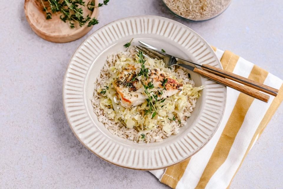 Chicken breast with creamy cabbage