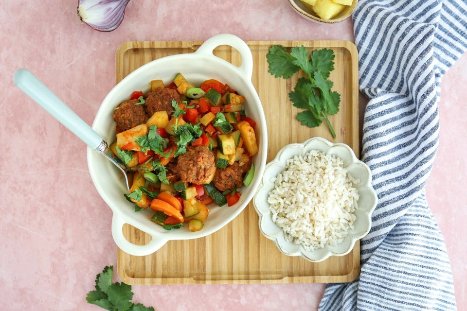 Sweet & sour vegetarian meatballs with rice