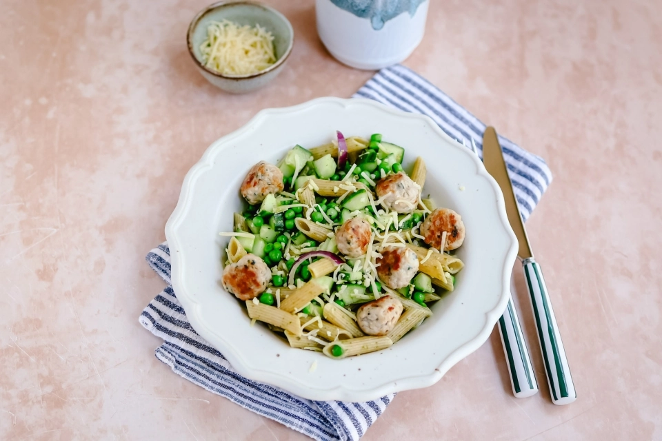 Pasta salad with garden peas & turkey meatballs