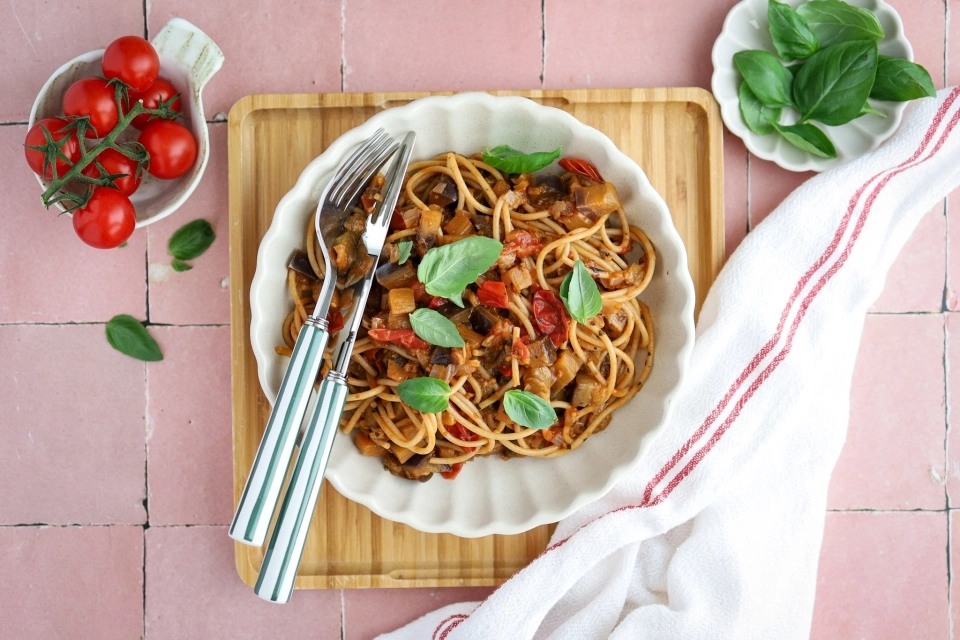 Eggplant & tomato pasta