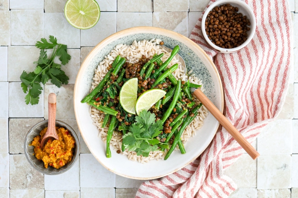 Lentil rendang with green beans & rice