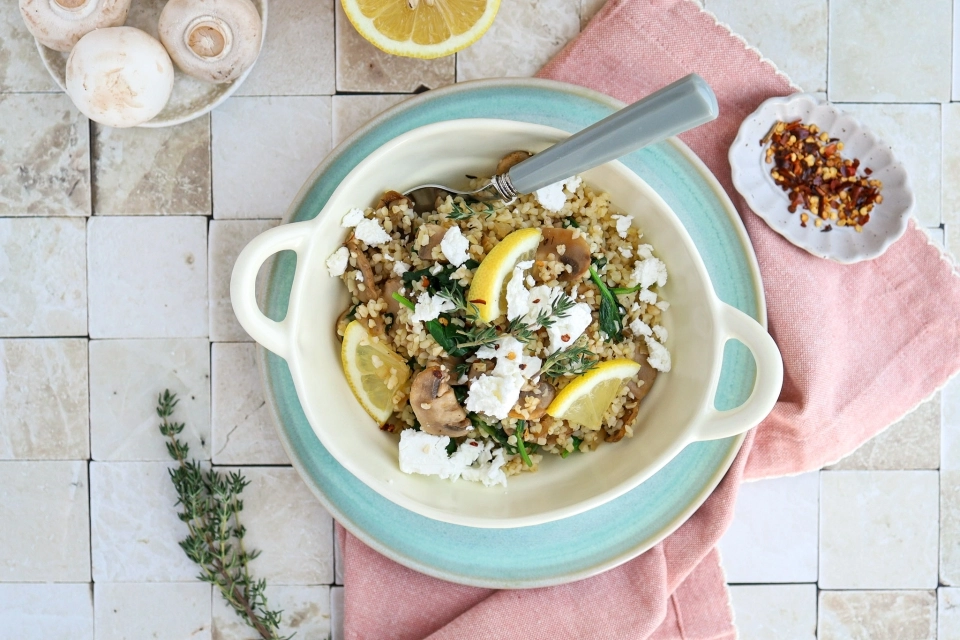 Bulgur with mushrooms, spinach & feta