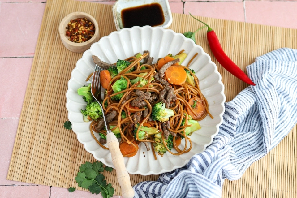 One-pot beef & broccoli pasta
