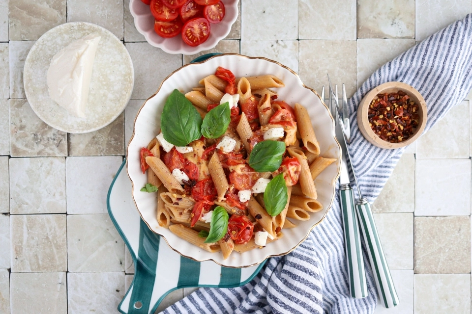 Penne with pesto & Caprese tomato