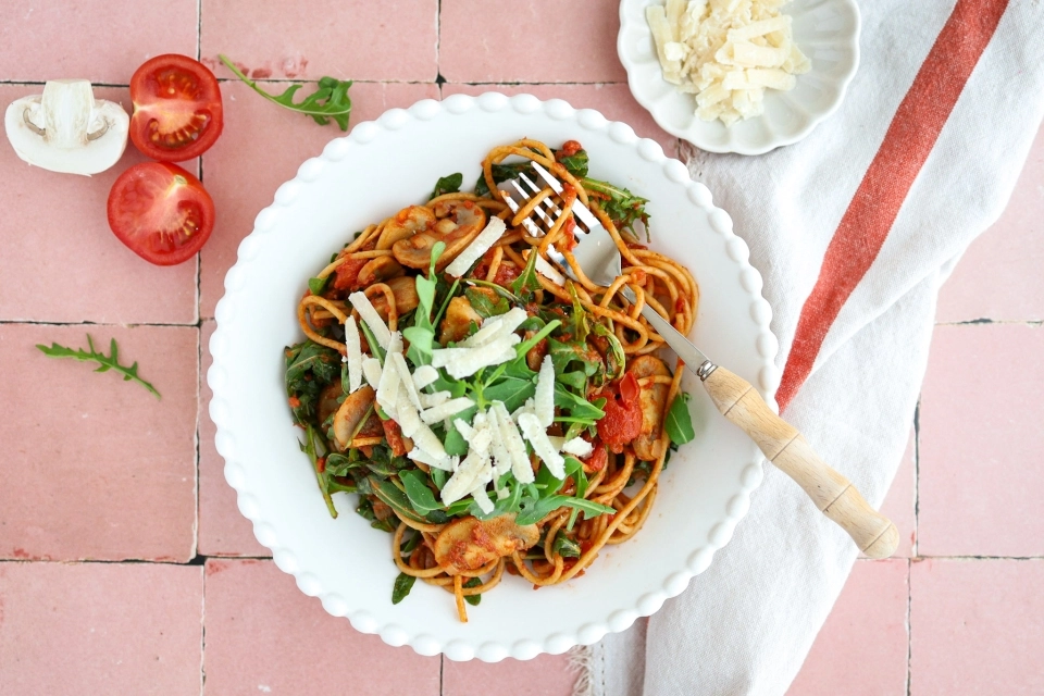 Easy mushroom & arugula pasta