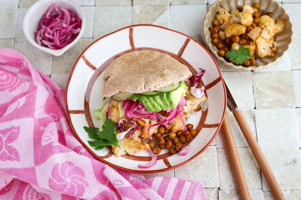 Spiced cauliflower & crispy chickpea pita