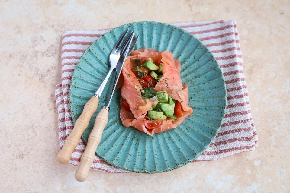 Smoked salmon rolls with avocado