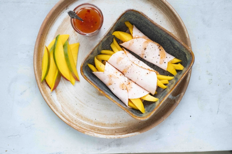 Turkey roll-ups with mango & chili sauce
