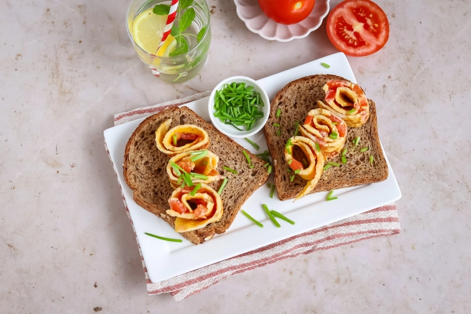 Toast with Tomato & Caper Omelet